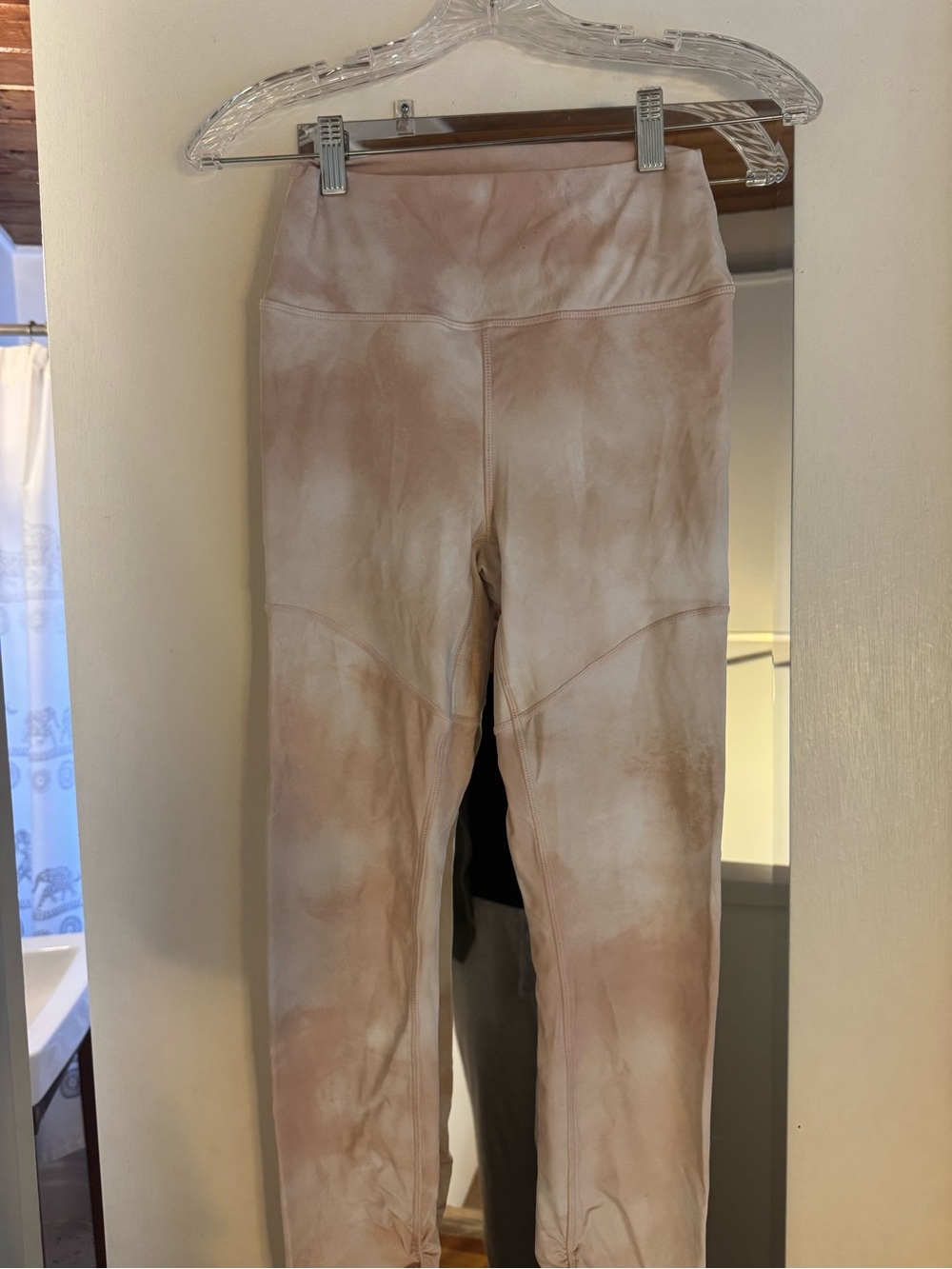 Spiritual Gangster Tie-Dye Leggings in Beige and Cream